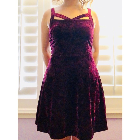 Forever 21 | Strappy crushed velvet skater dress - Picture 3 of 4